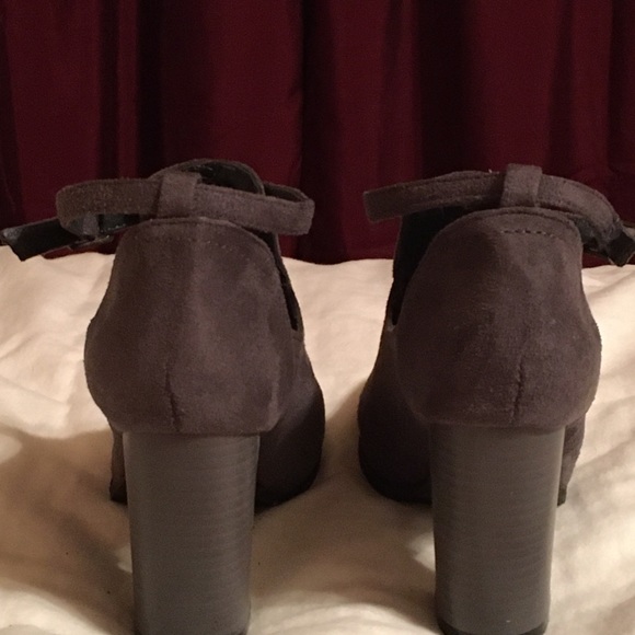 Never worn! 🔥 Women’s size 5 Sould Out Suede Boot - Picture 3 of 5